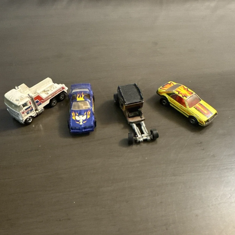 Hot Wheels 1977 Blue '37 Hot Bird Mustang Stage fright Tow Truck Black Wall Lot